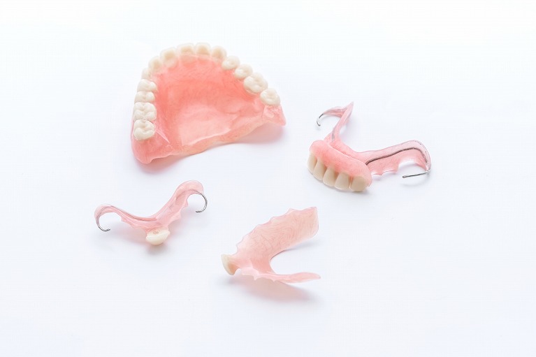義歯・入れ歯の種類